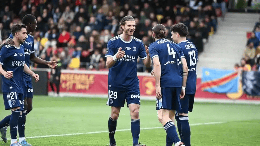 巴黎FC主场迎战昂热，法甲中游球队上演攻防博弈